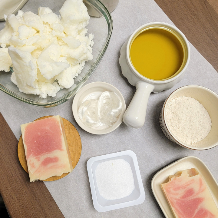 Vintage Charm Handmade Soap – Botanical Skincare with a Floral-Earthy Scent
Vintage Charm Natural Handmade Soap is designed for pure, simple luxury, blending earthy florals and skin-loving ingredients. This handcrafted soap features aloe vera juice for hydration, silk fibers for a creamy texture, and kaolin clay for gentle purification. The deep, grounding aroma of patchouli, clary sage, and palmarosa essential oils creates a serene, spa-like bathing experience.