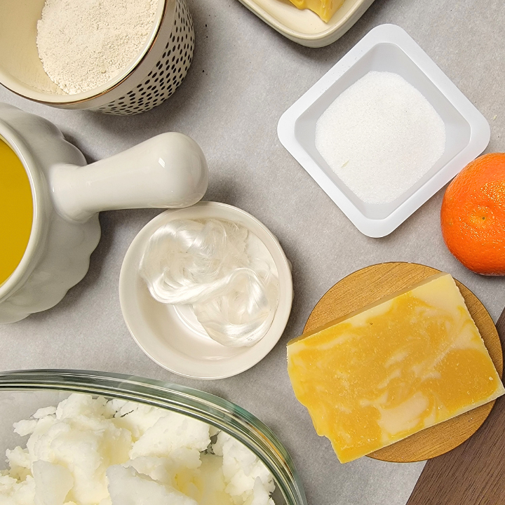 Brighten your skincare routine with Honey Tangerine Handmade Soap, a vibrant blend of nourishing oils, honey, and essential oils. The fresh citrus aroma of tangerine, bergamot, and litsea cubeba uplifts your senses, while yellow clay and kaolin clay gently detoxify. Infused with silk fibers and aloe vera juice, this bar delivers a creamy lather and deep hydration, making every wash a spa-like experience.